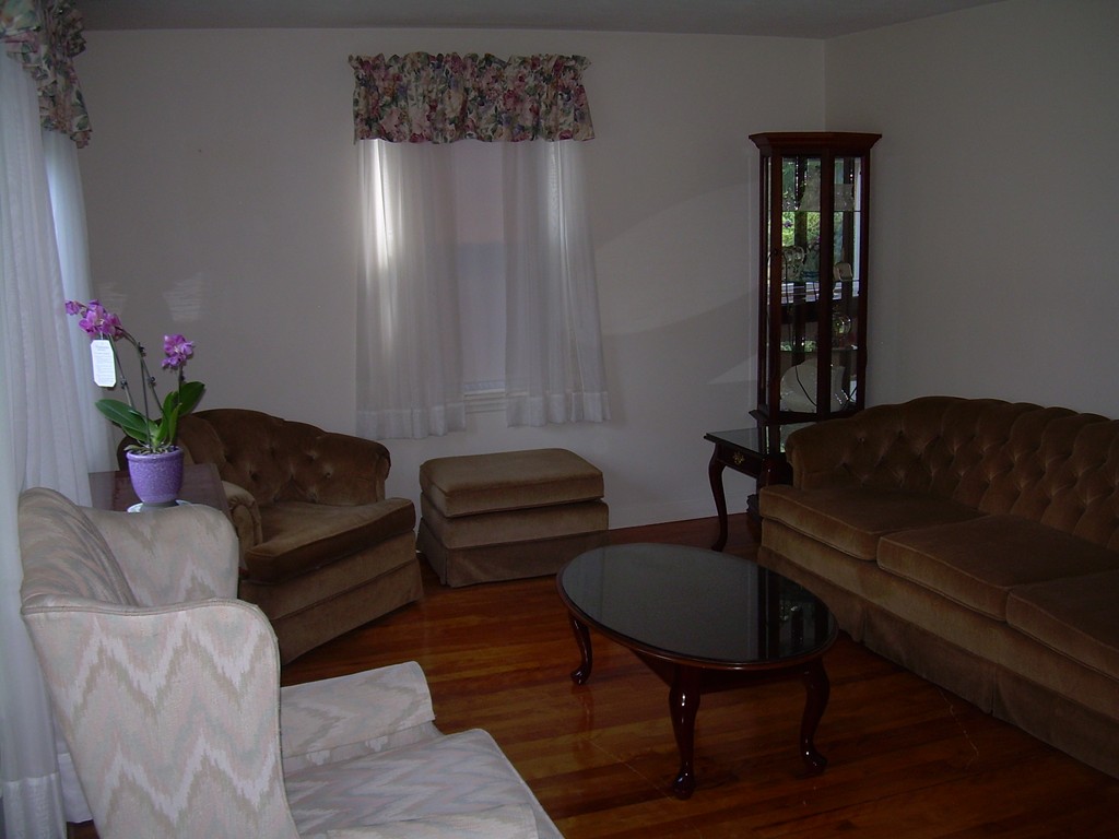 738 Trapelo Road Waltham, MA 02452 - Photo 3 of 11 Gallery Image 3
