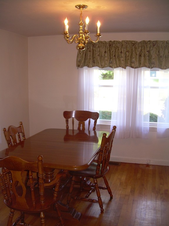 738 Trapelo Road Waltham, MA 02452 - Photo 4 of 11 Gallery Image 4