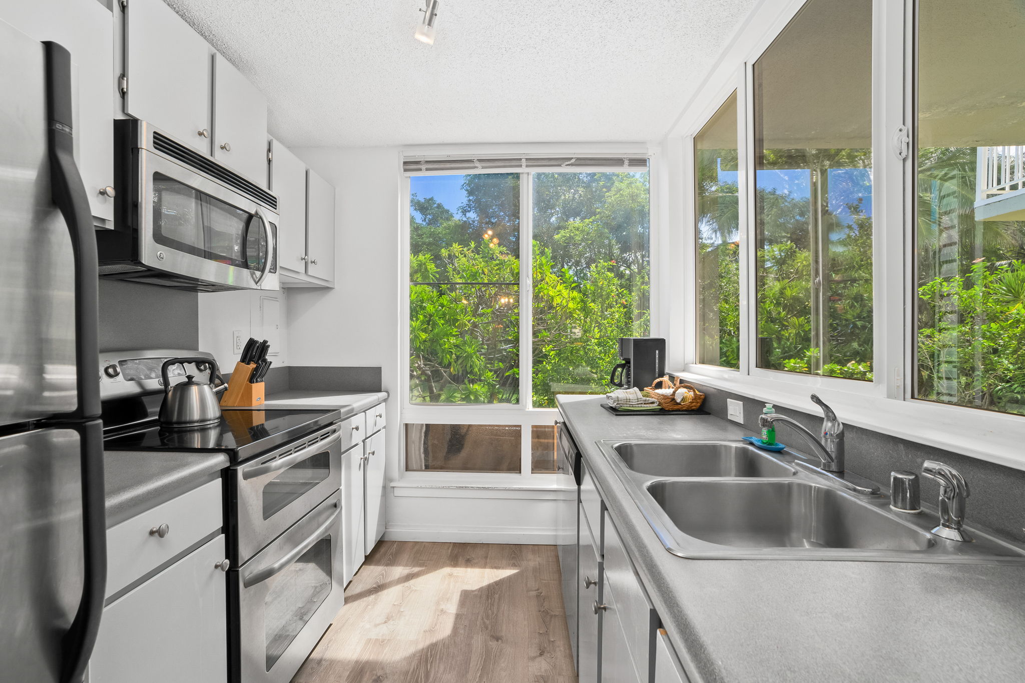 3811 Edward Road, Unit 2103 Princeville, HI 96722 - Photo 20 of 30 Gallery Image 20