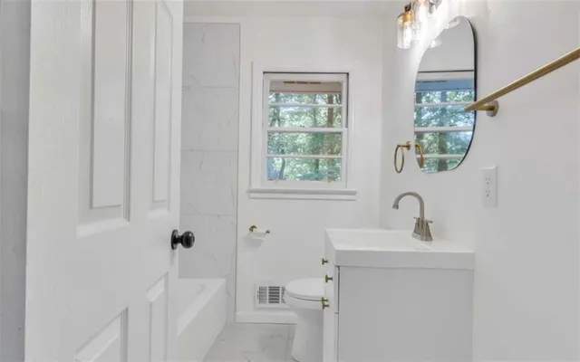 $2,200 | 2773 Fairlane Drive Southeast, Atlanta, GA 30354