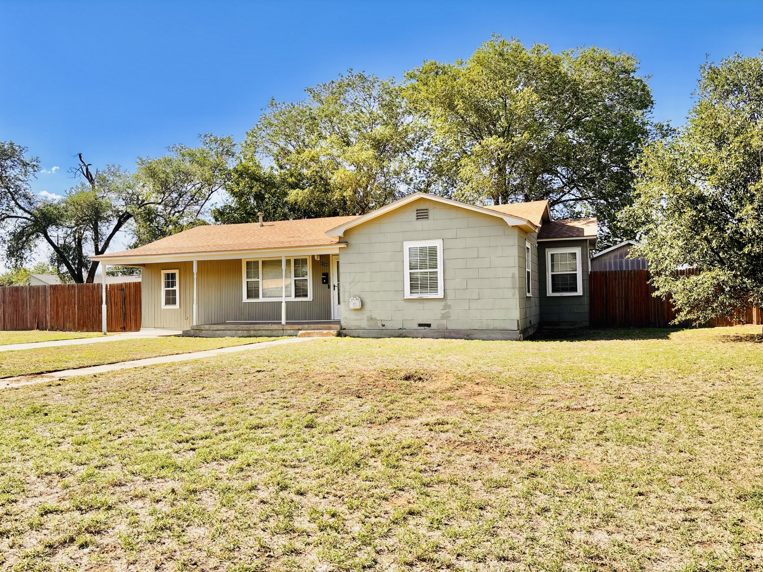 4702 40th Street Lubbock, TX 79414 - Photo 2 of 23 IMG_2064