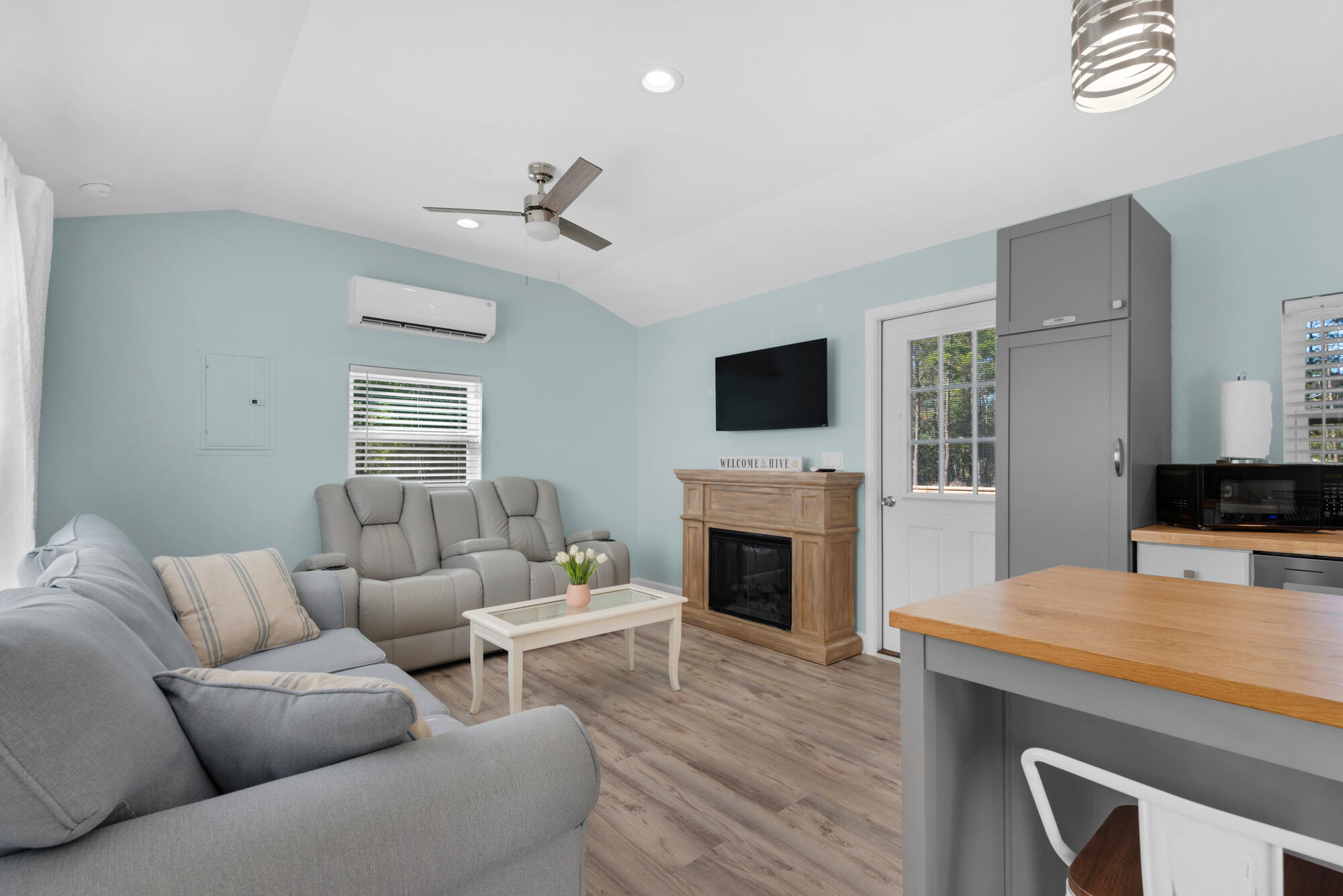 156 McCloud Road Freeport, FL 32439 - Photo 4 of 28 Living Room