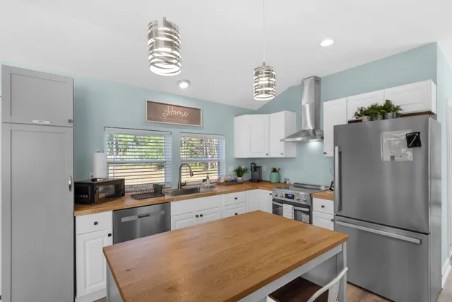 $2,200 | 156 McCloud Road, Freeport, FL 32439