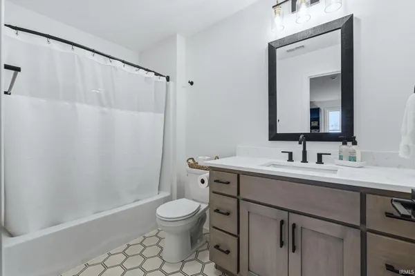 $765,000 | 19195 Ringo Road, Auburn, IN 46706