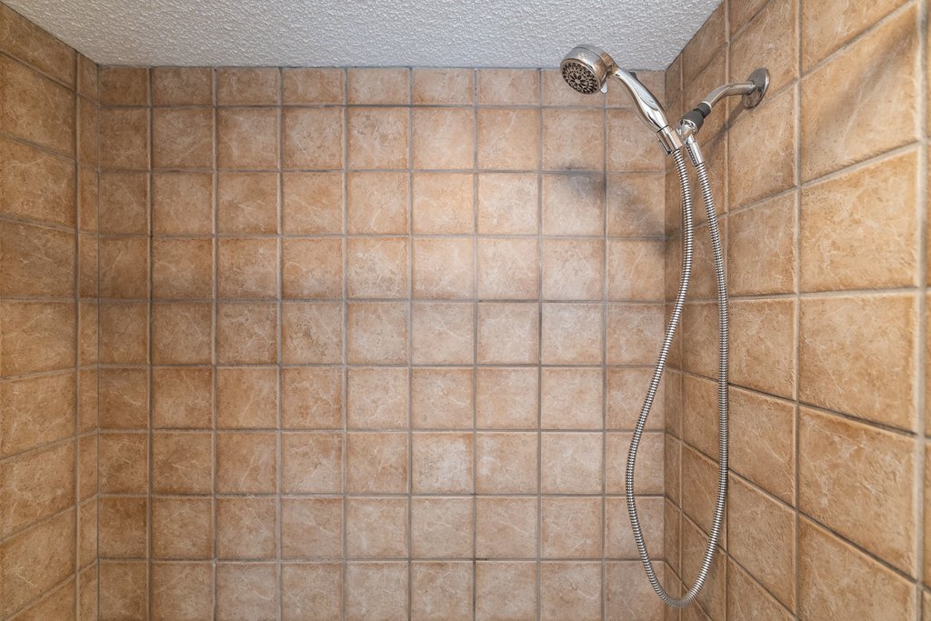 3500 Enfield Road, Unit E Austin, TX 78703 - Photo 31 of 40 The bathroom is equipped with a shower/tub combo.
