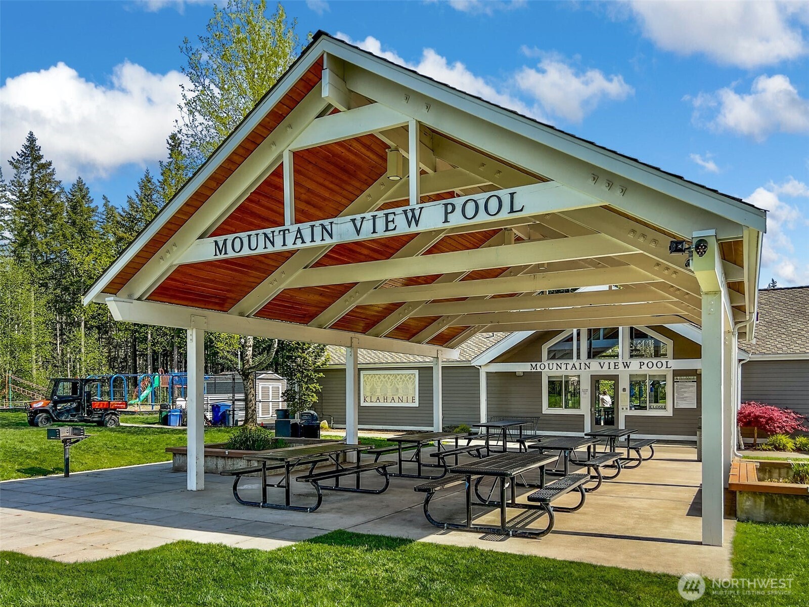 25025 Southeast Klahanie Boulevard, Unit D202 Issaquah, WA 98029 - Photo 20 of 23 a view of a patio with table and chairs under an umbrella