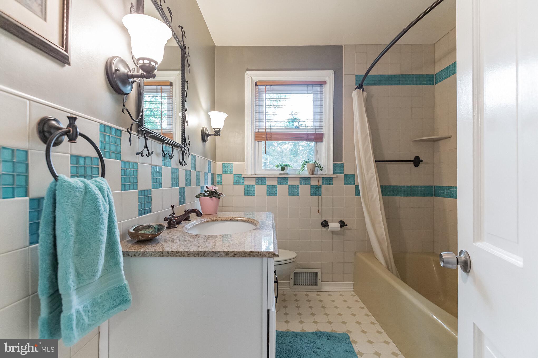 800 Roberts Road Ambler, PA 19002 - Photo 22 of 34 1st floor Bath