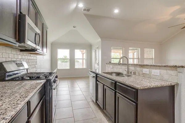 $2,400 | 357 Coral Vine Lane, Burleson, TX 76028