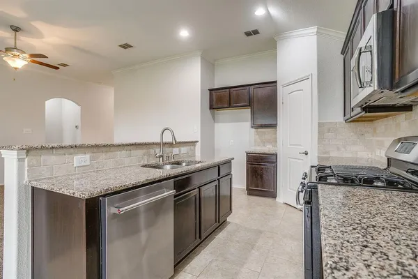 $2,400 | 357 Coral Vine Lane, Burleson, TX 76028