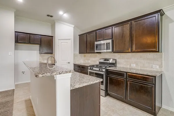 $2,400 | 357 Coral Vine Lane, Burleson, TX 76028