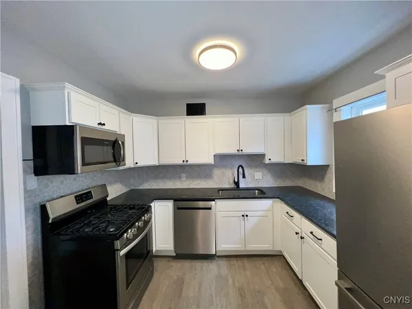 $1,800 | 2018 James Street, Unit 1, Syracuse, NY 13206