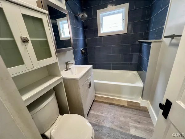 $1,800 | 2018 James Street, Unit 1, Syracuse, NY 13206
