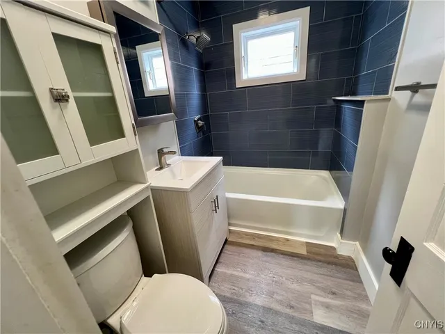 $1,800 | 2018 James Street, Unit 1, Syracuse, NY 13206