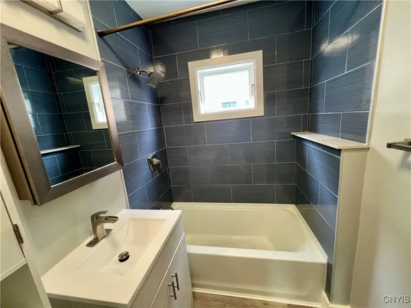 $1,800 | 2018 James Street, Unit 1, Syracuse, NY 13206