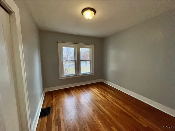 $1,800 | 2018 James Street, Unit 1, Syracuse, NY 13206