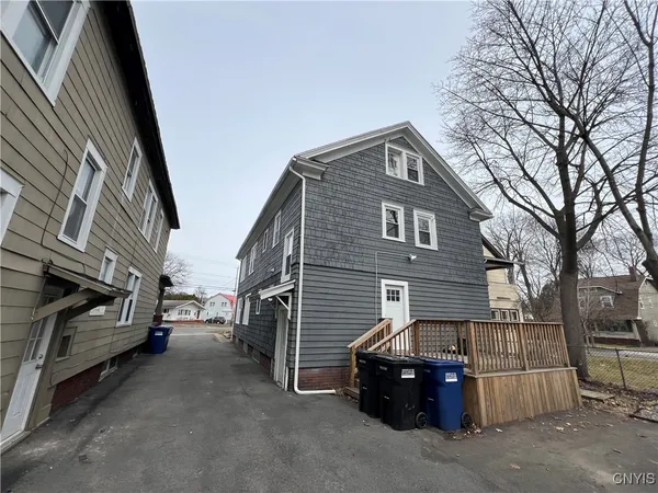 $1,800 | 2018 James Street, Unit 1, Syracuse, NY 13206
