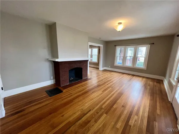 $1,800 | 2018 James Street, Unit 1, Syracuse, NY 13206