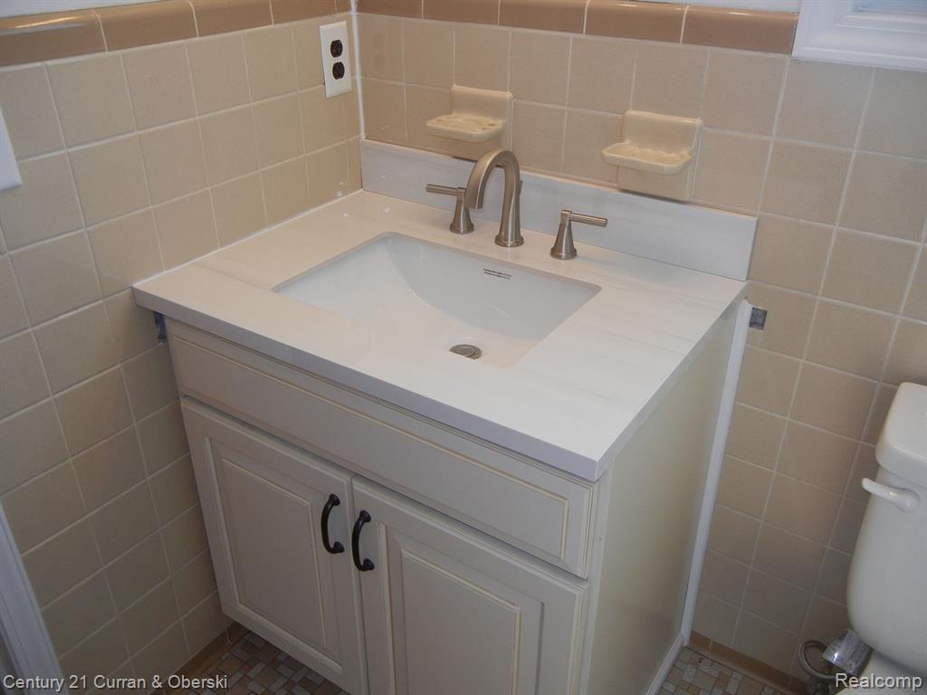 15978 Merriman Road Livonia, MI 48154 - Photo 16 of 34 Gallery Image 16