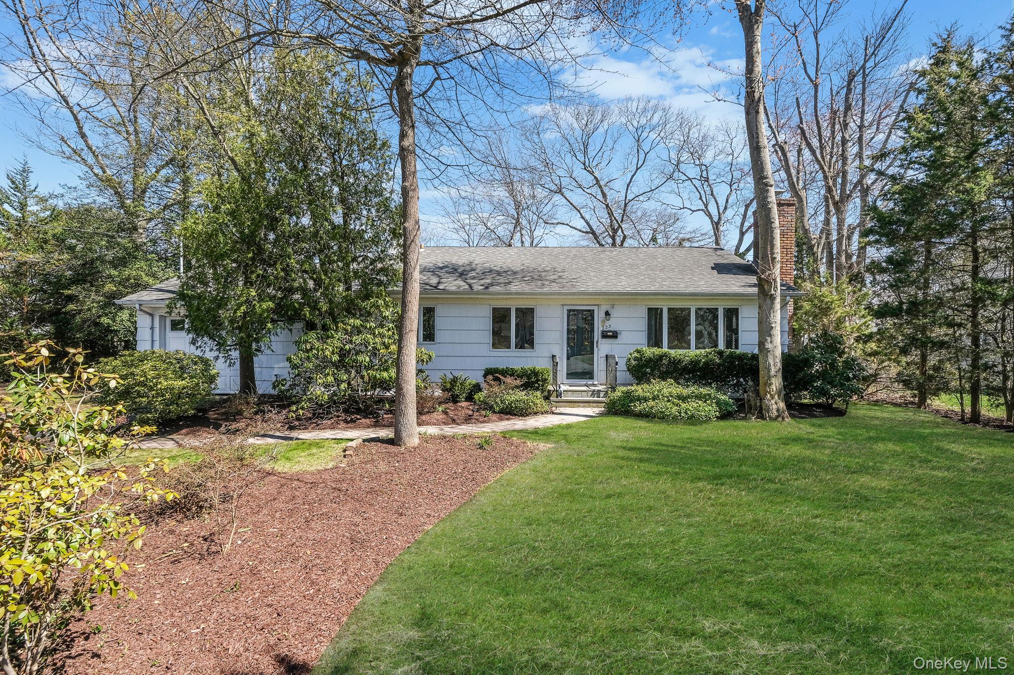 223 Connetquot Road Bayport, NY 11705 - Photo 8 of 28