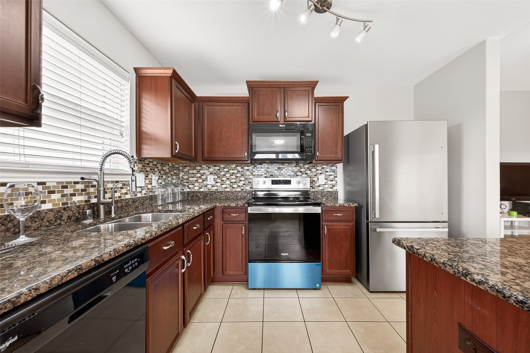 2314 Seabourne Trails Road Rosenberg, TX 77469 - Photo 14 of 38 Fully loaded kitchen with all appliances.