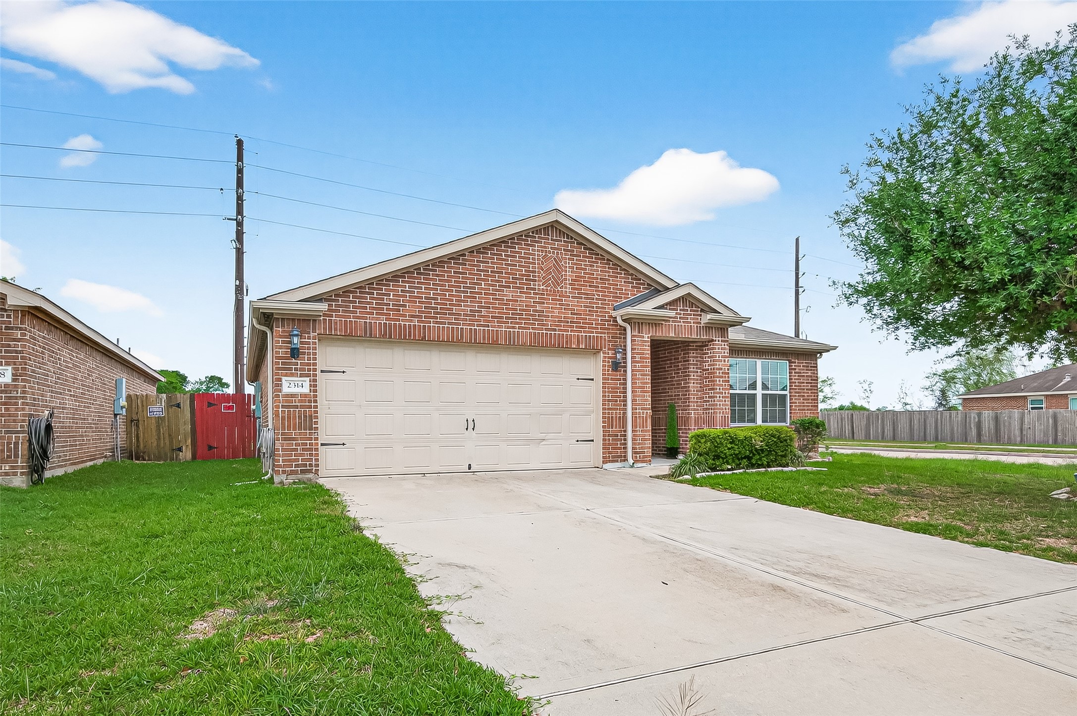 2314 Seabourne Trails Road Rosenberg, TX 77469 - Photo 2 of 38 Long driveway to a 2 car garage.