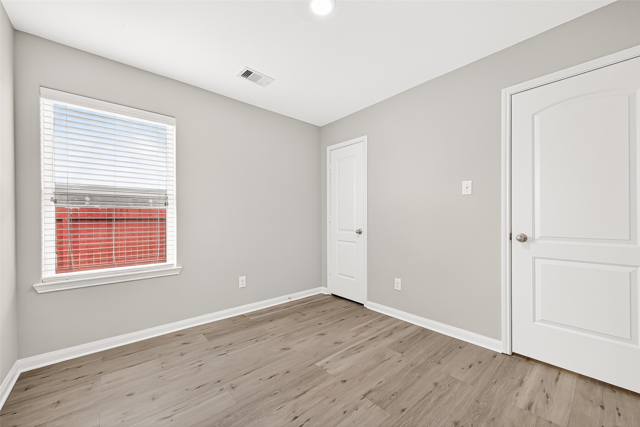 2314 Seabourne Trails Road Rosenberg, TX 77469 - Photo 23 of 38 Bedroom #3 facing entry door & closet door. WP laminate flooring.