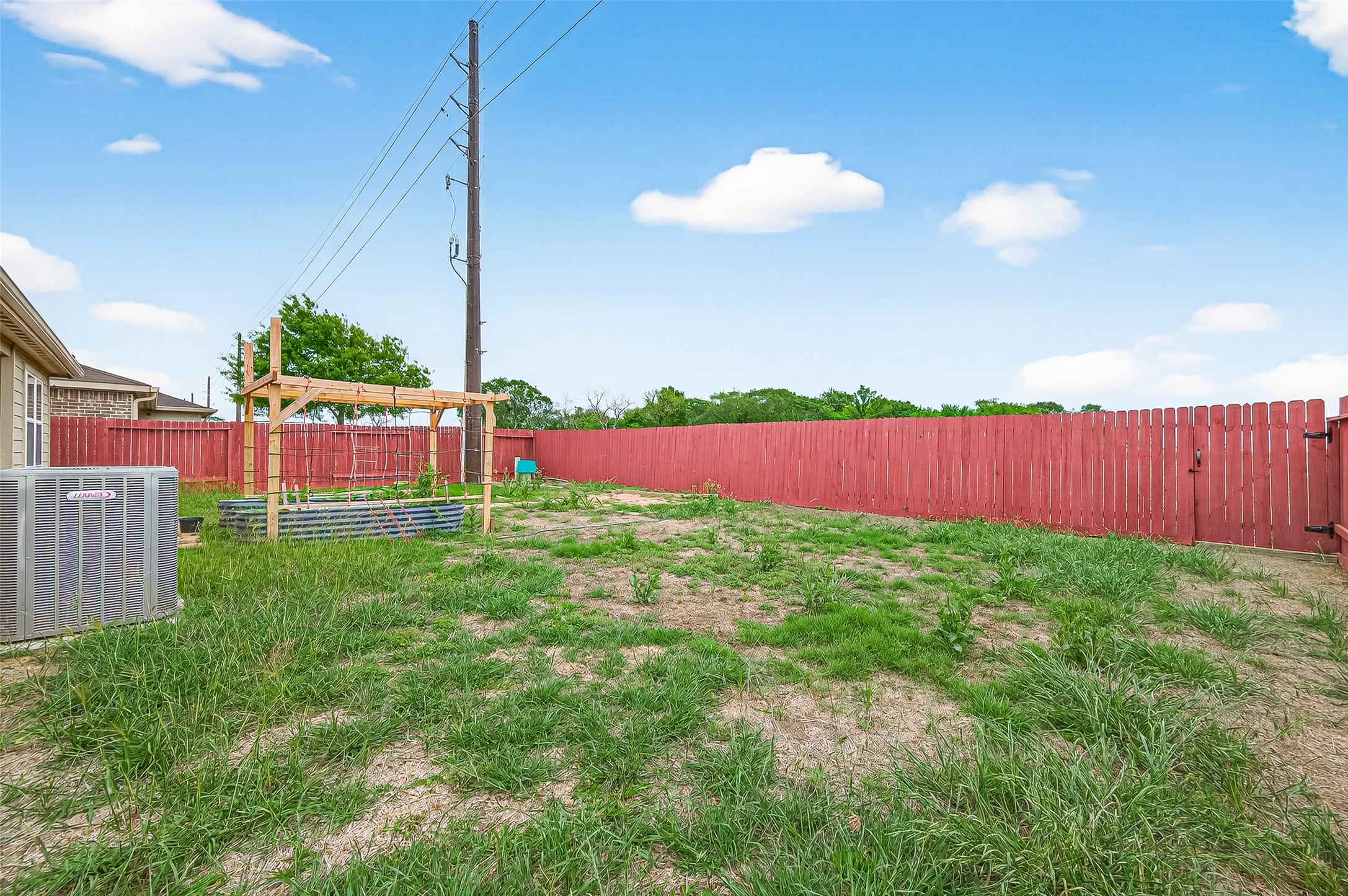2314 Seabourne Trails Road Rosenberg, TX 77469 - Photo 35 of 38 No backyard neighbors, fully gated, gate door to the side & back.