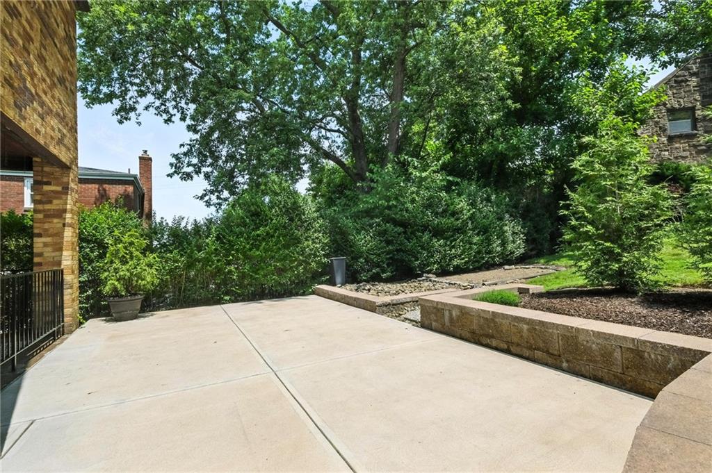 144 Cochran Road Pittsburgh, PA 15228 - Photo 33 of 40 Gallery Image 33