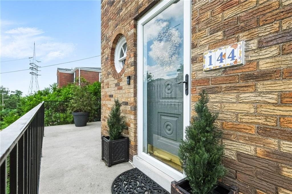 144 Cochran Road Pittsburgh, PA 15228 - Photo 6 of 40 Gallery Image 6