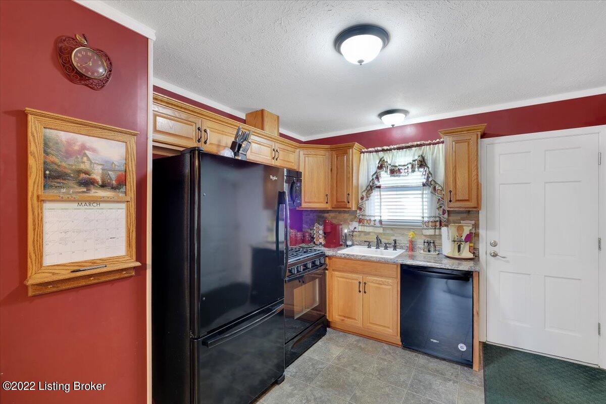 487 Beechland Road Louisville, KY 40229 - Photo 16 of 41 17-487 Beechland Rd-116