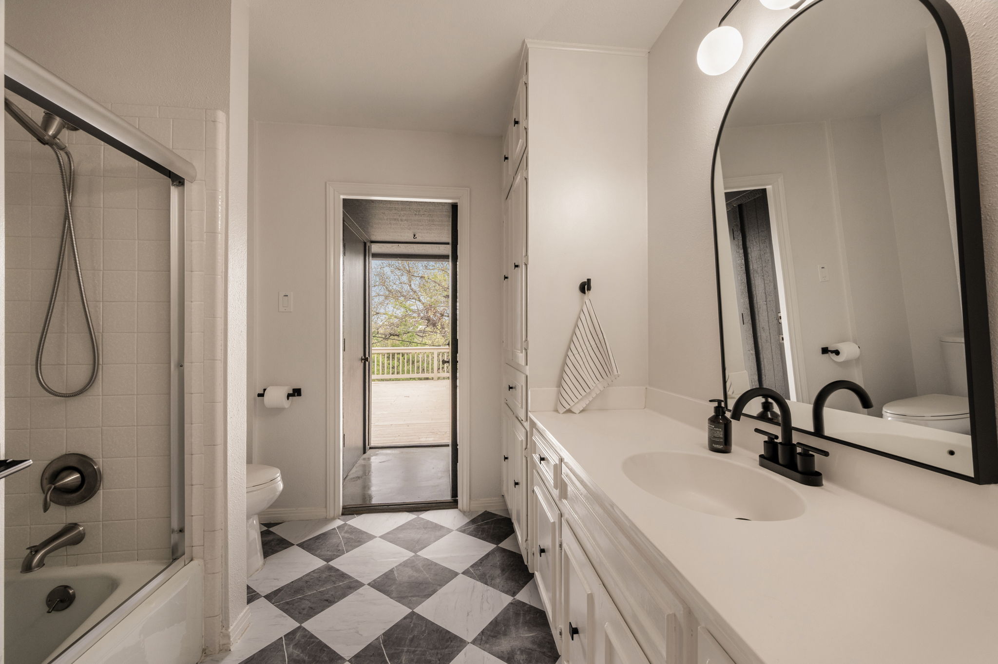 6501 Sumac Drive Austin, TX 78731 - Photo 21 of 40 Full bath with access to outdoor deck and pool