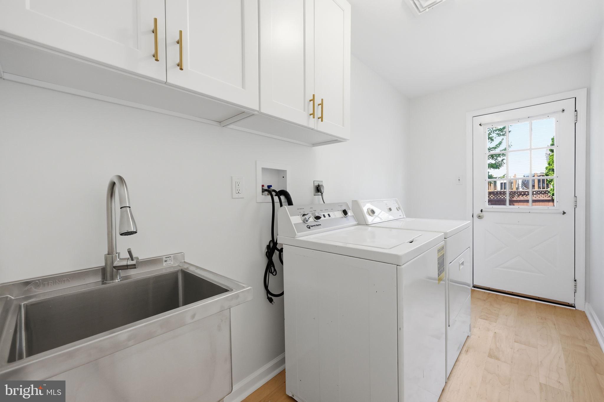 2461 Pine Cone Road Warrington, PA 18976 - Photo 23 of 51 Laundry room