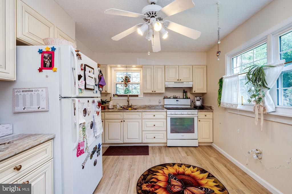 1261 Fox Run Reading, PA 19606 - Photo 11 of 46 a kitchen with granite countertop a white stove top oven and refrigerator