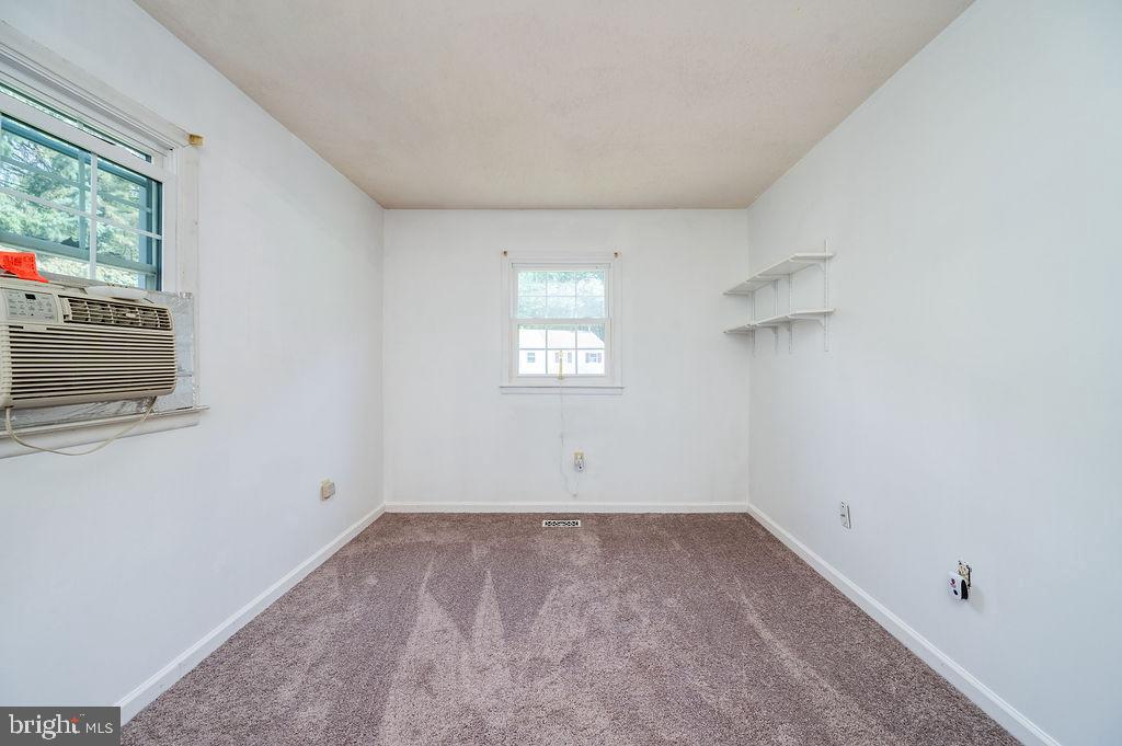 1261 Fox Run Reading, PA 19606 - Photo 29 of 46 an empty room with a window
