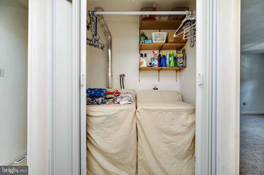 1261 Fox Run Reading, PA 19606 - Photo 32 of 46 a utility room with dryer and washer