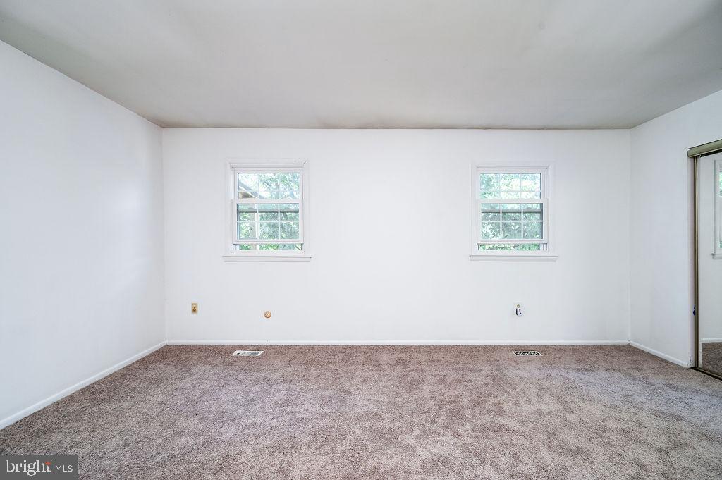 1261 Fox Run Reading, PA 19606 - Photo 34 of 46 an empty room with a window