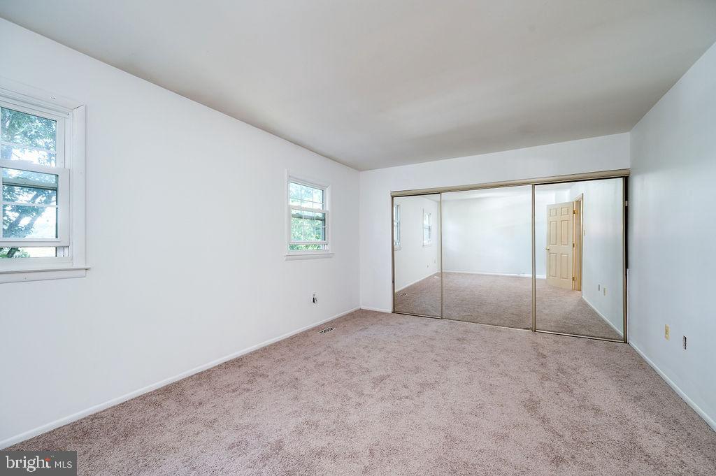 1261 Fox Run Reading, PA 19606 - Photo 35 of 46 an empty room with windows and closet