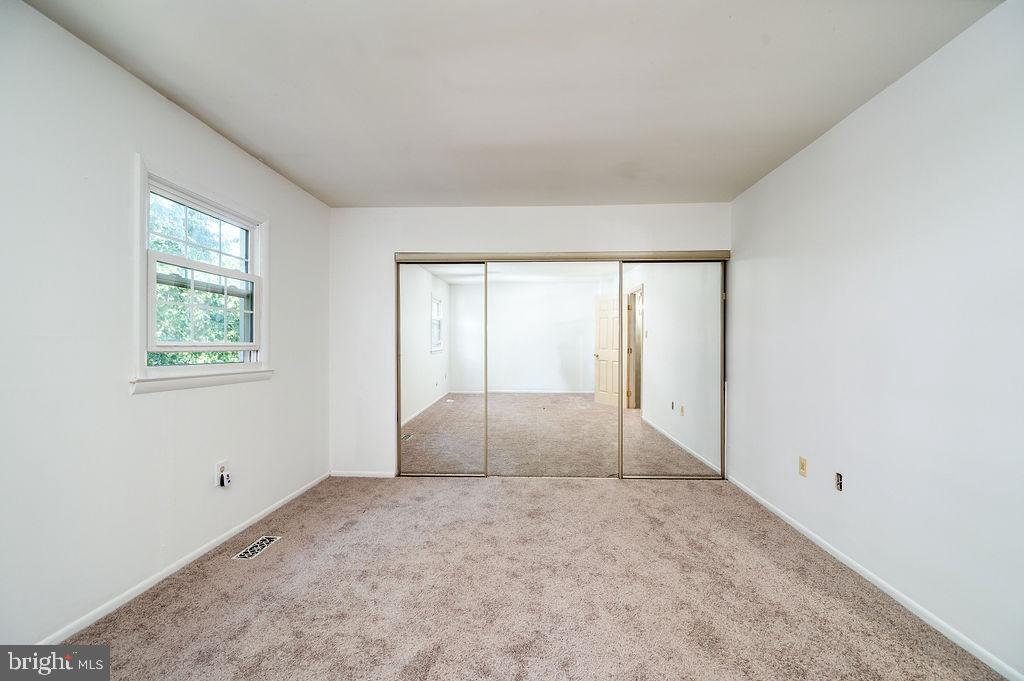 1261 Fox Run Reading, PA 19606 - Photo 36 of 46 an empty room with a window