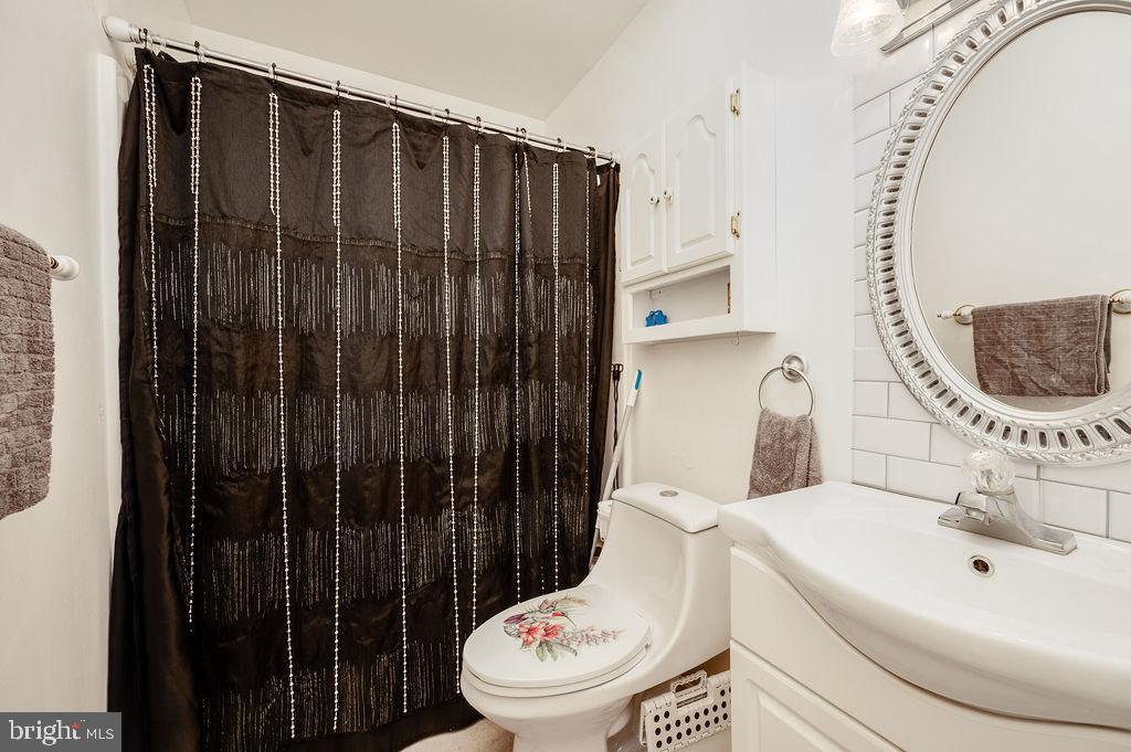 1261 Fox Run Reading, PA 19606 - Photo 38 of 46 a bathroom with a sink toilet and shower