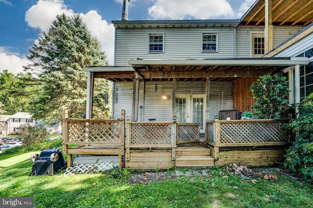 1261 Fox Run Reading, PA 19606 - Photo 46 of 46 a front view of a house with a garden