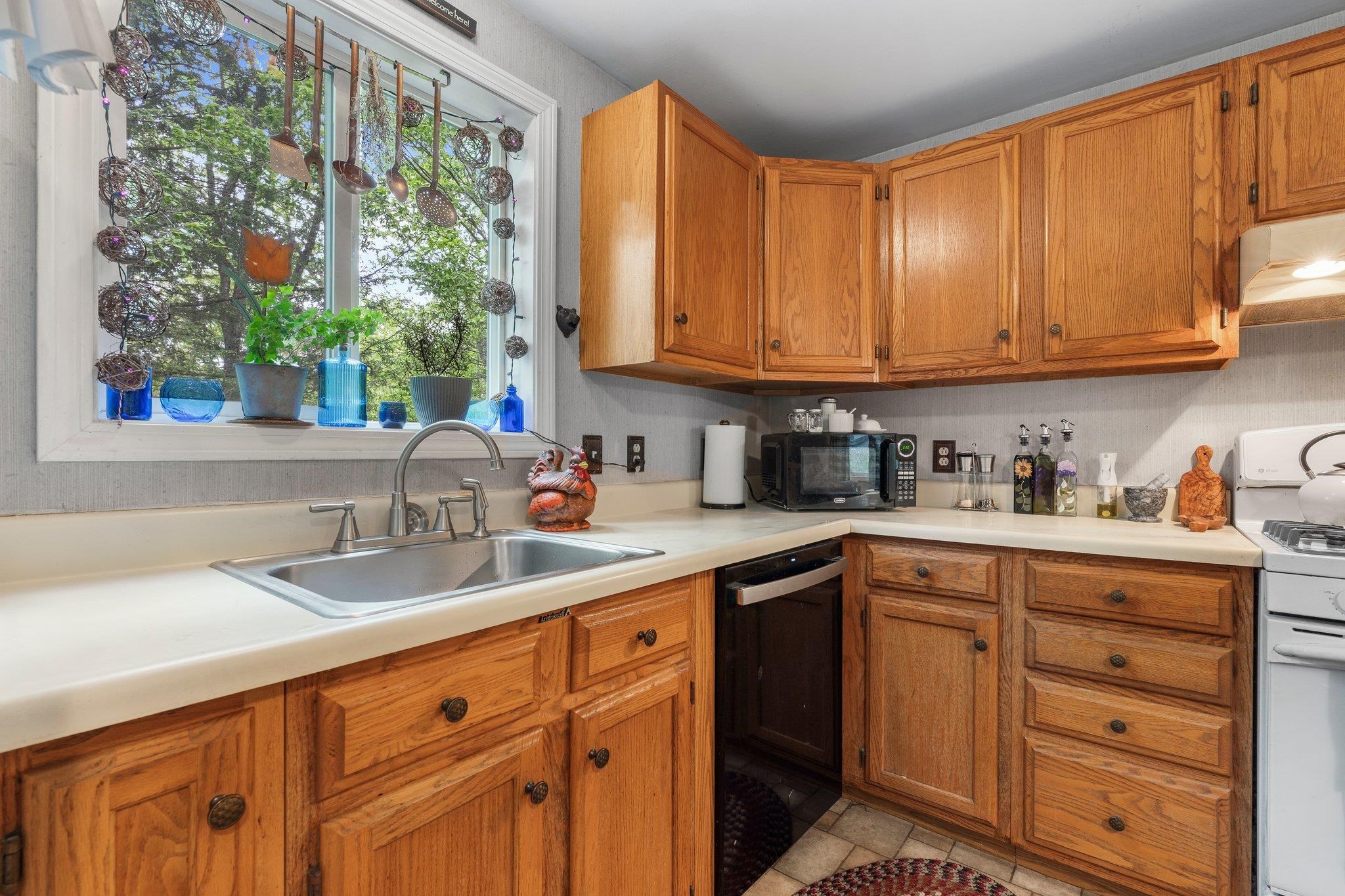 37 Thorndike Road Weare, NH 03281 - Photo 11 of 42