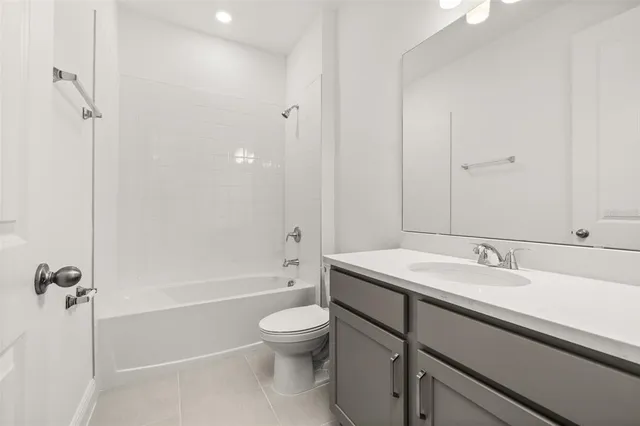 $354,990 | 1014 Swamp Chestnut Loop, Lady Lake, FL 32159