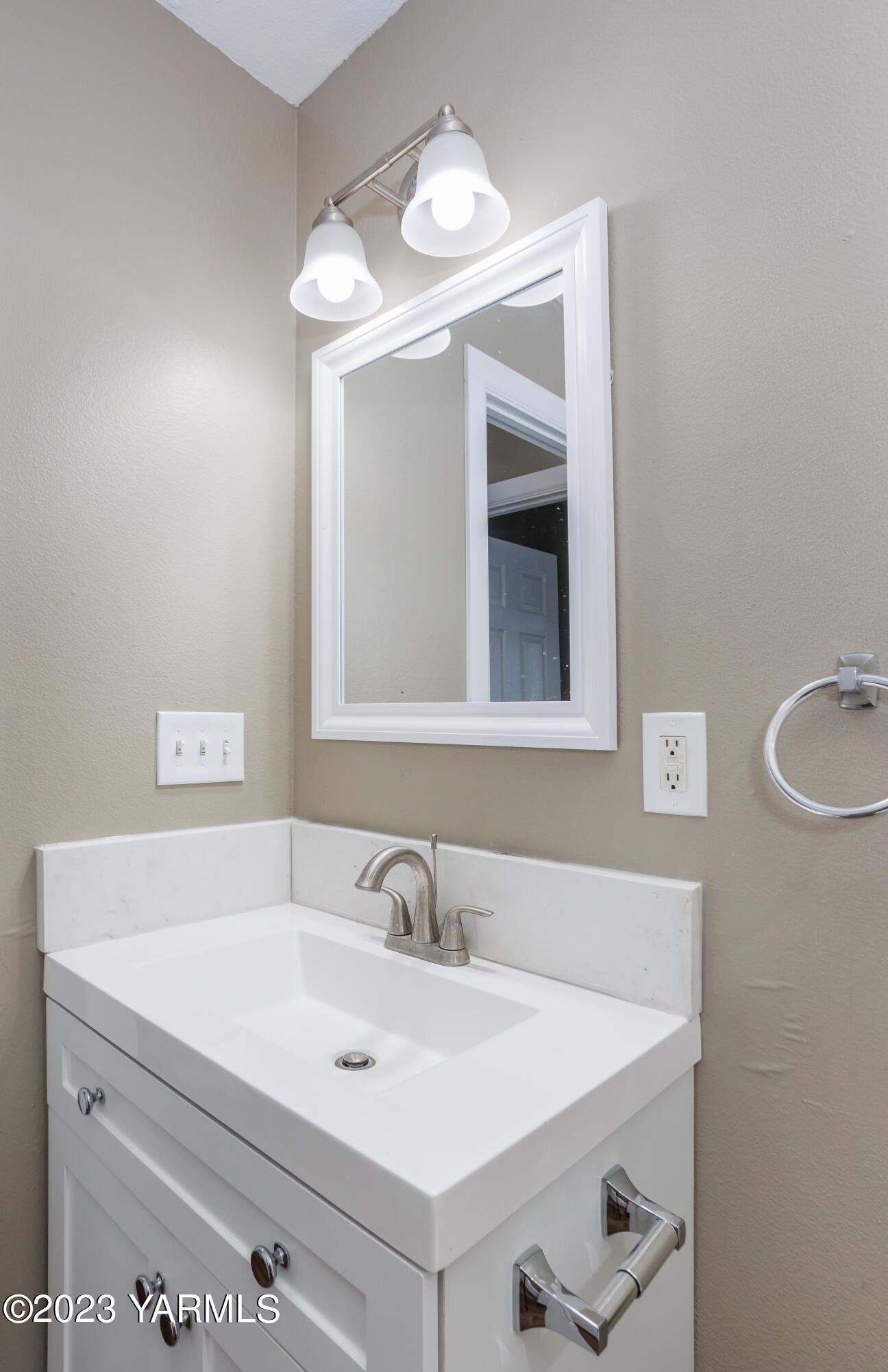 361 Puterbaugh Road Grandview, WA 98930 - Photo 19 of 47 a bathroom with a sink and a mirror
