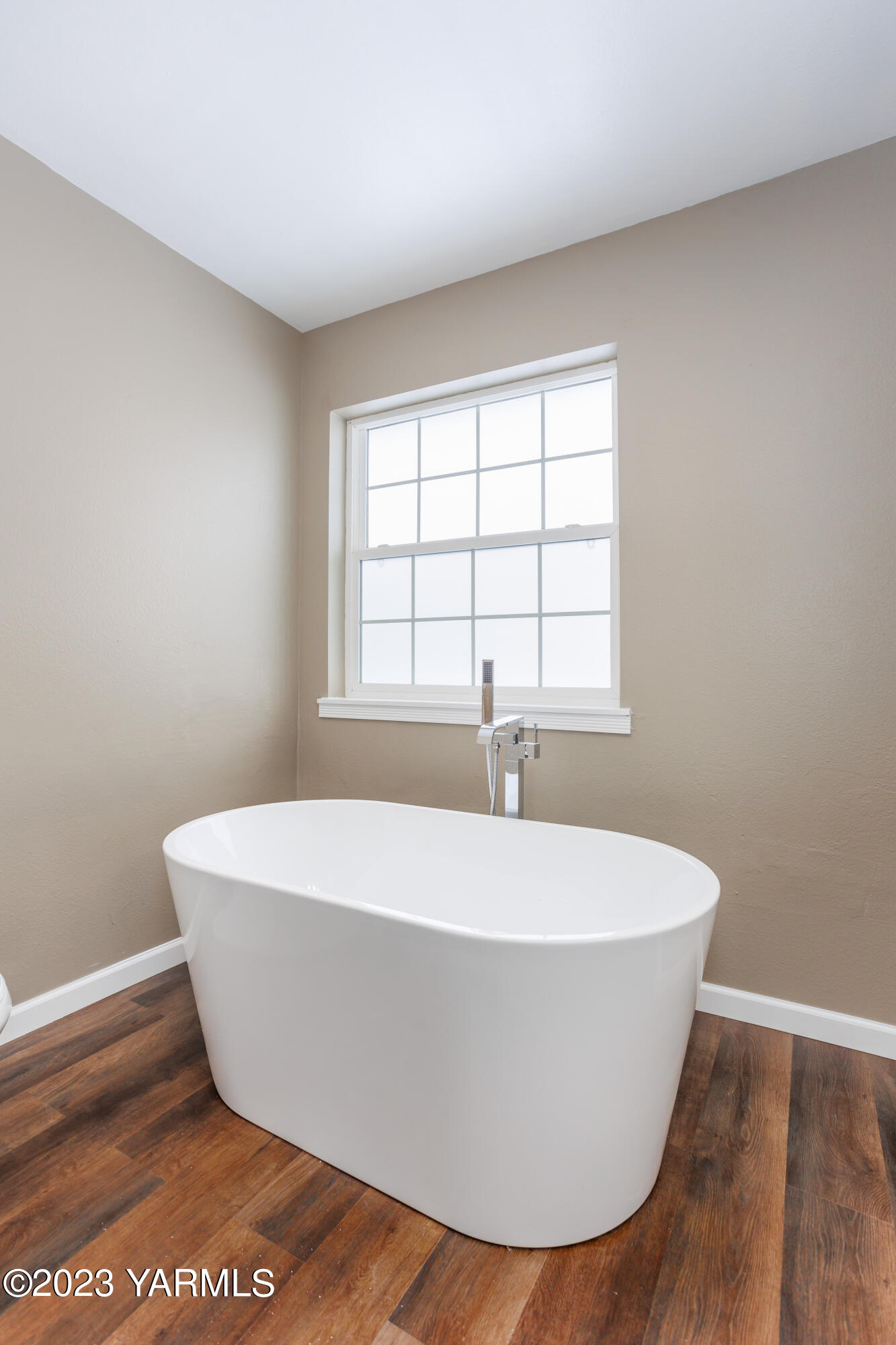 361 Puterbaugh Road Grandview, WA 98930 - Photo 33 of 47 a white bath tub sitting in a bathroom