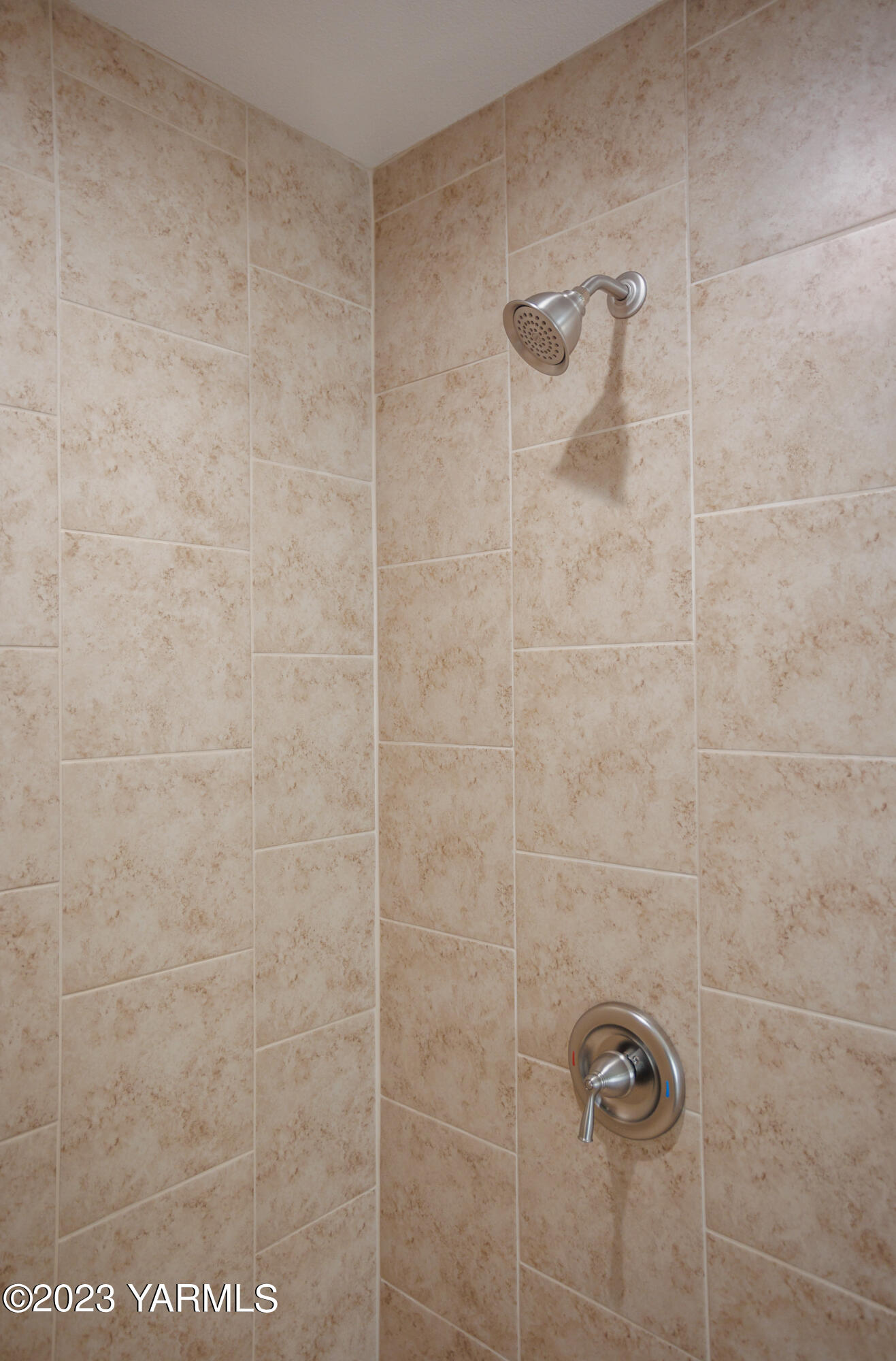 361 Puterbaugh Road Grandview, WA 98930 - Photo 34 of 47 a bathroom with a shower