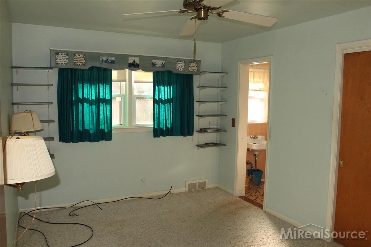 1602 East Maple Road Birmingham, MI 48009 - Photo 12 of 17 31173265-11.JPG