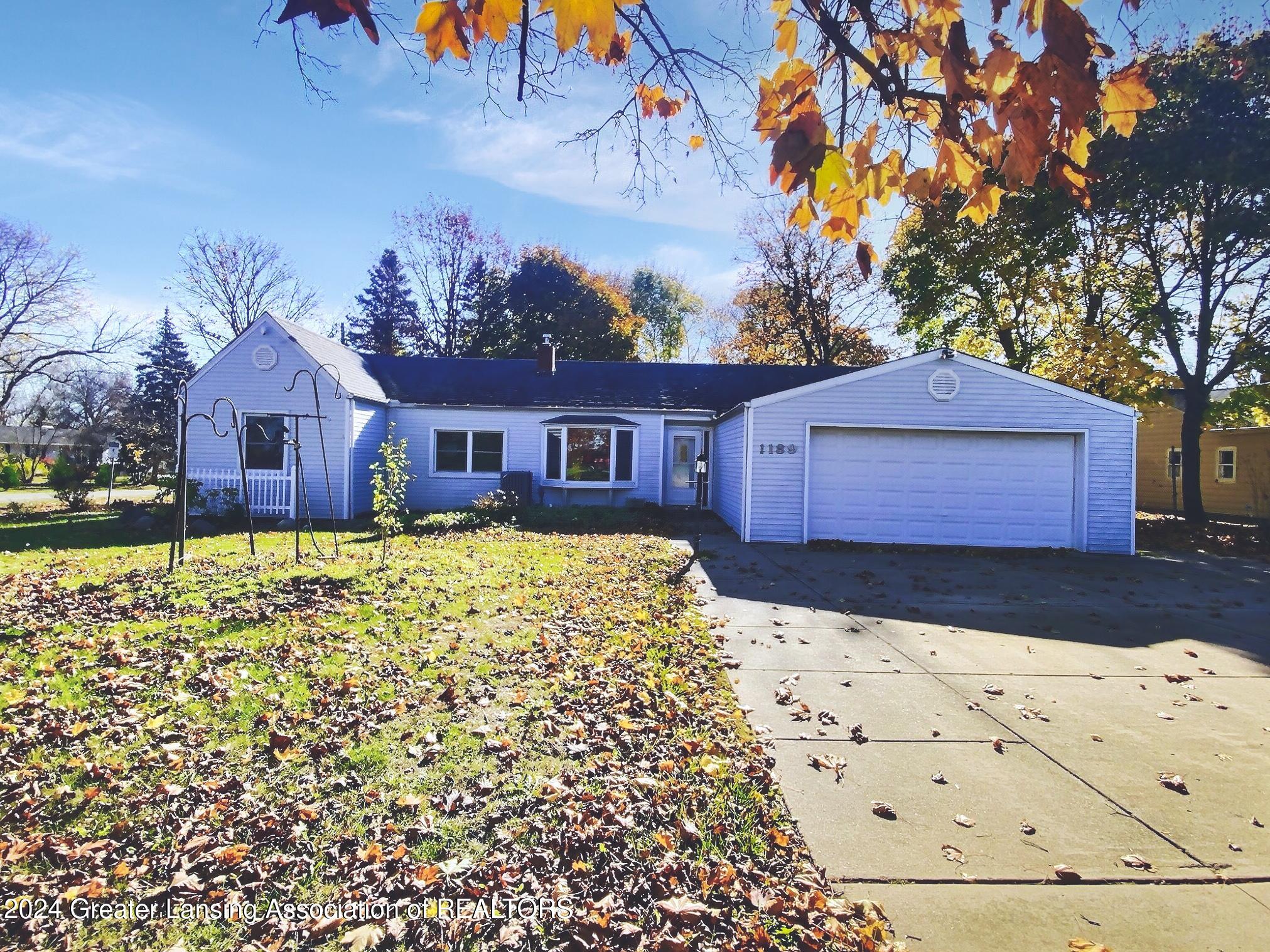 1189 West Round Lake Road Dewitt, MI 48820 - Photo 1 of 31 Round Lk front