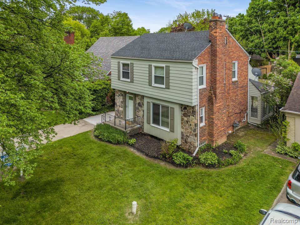 371 Moross Road Grosse Pointe, MI 48236 - Photo 2 of 31 Gallery Image 2