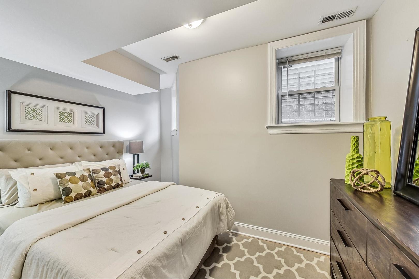 3734 North Clifton Avenue, Unit G Chicago, IL 60613 - Photo 13 of 27 a bedroom with a bed and a window