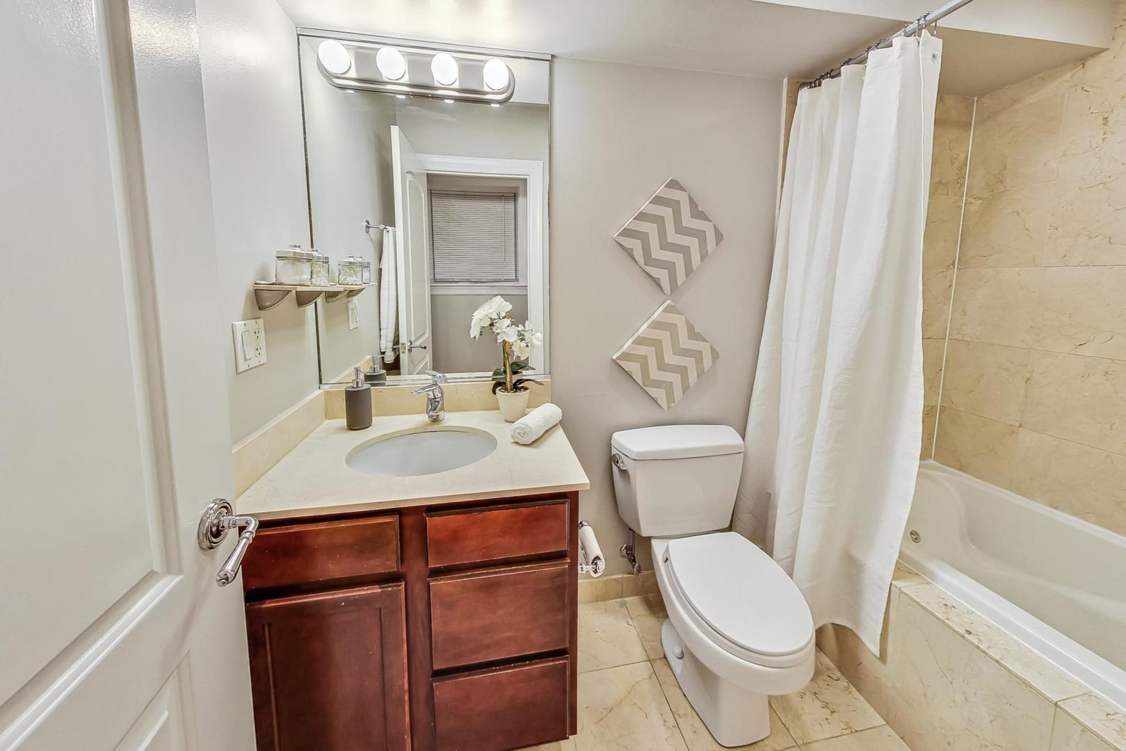 3734 North Clifton Avenue, Unit G Chicago, IL 60613 - Photo 19 of 27 a bathroom with a sink a toilet and shower